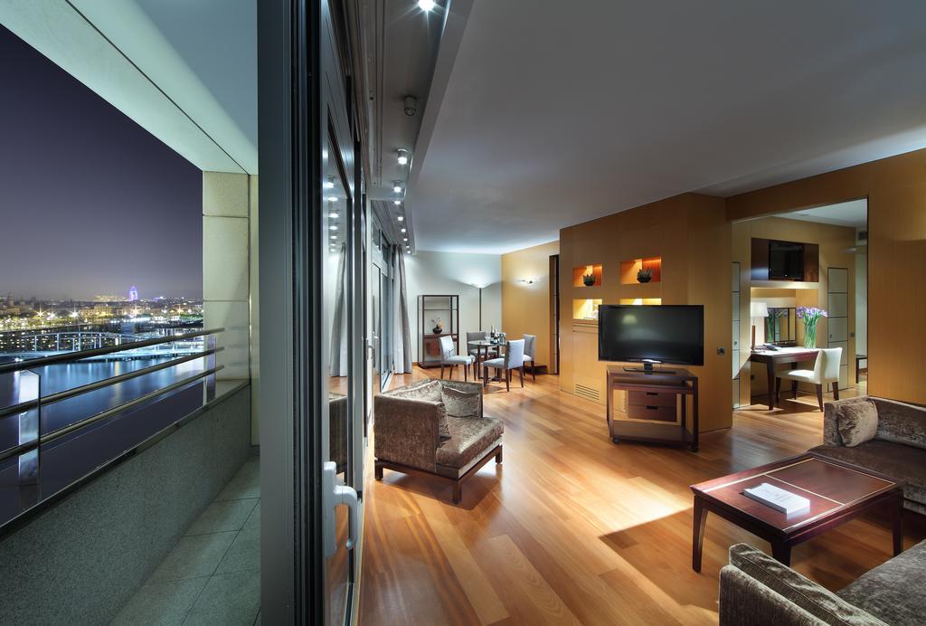 Eurostars Grand Marina Hotel Gl Barcelona Ngoại thất bức ảnh A suite at the hotel