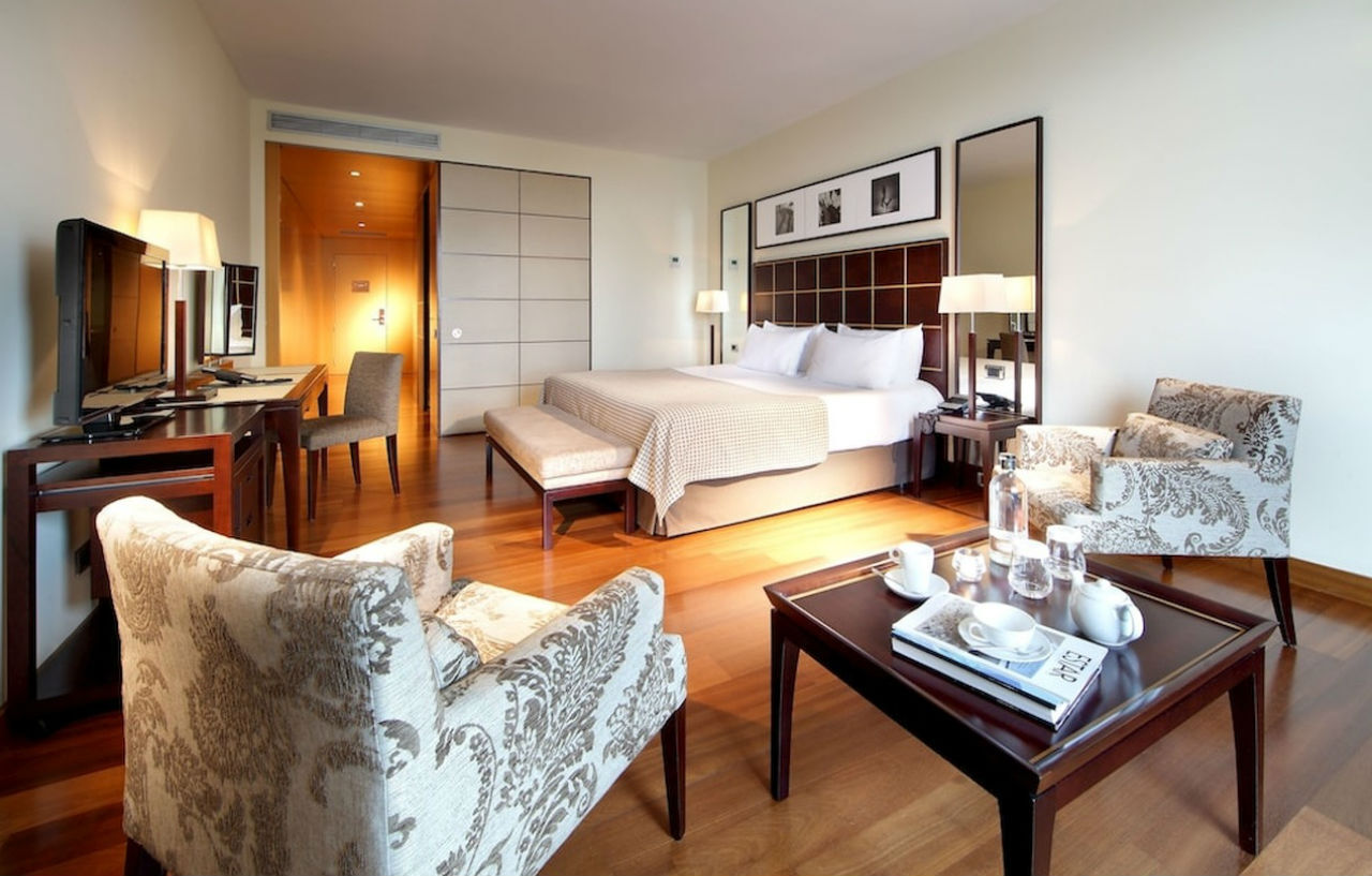 Eurostars Grand Marina Hotel Gl Barcelona Ngoại thất bức ảnh A suite at the Mandarin Oriental, Madrid